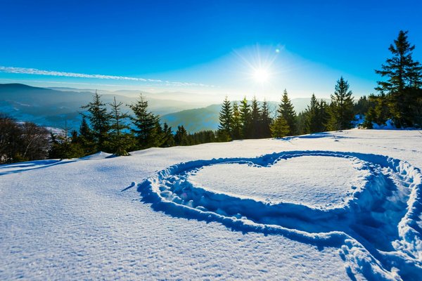 What are the signs of over-trampled areas to avoid when choosing a campsite in the UK?