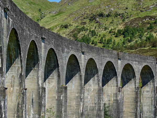 What are the best places in Scotland to learn about the Jacobite uprisings through guided tours?